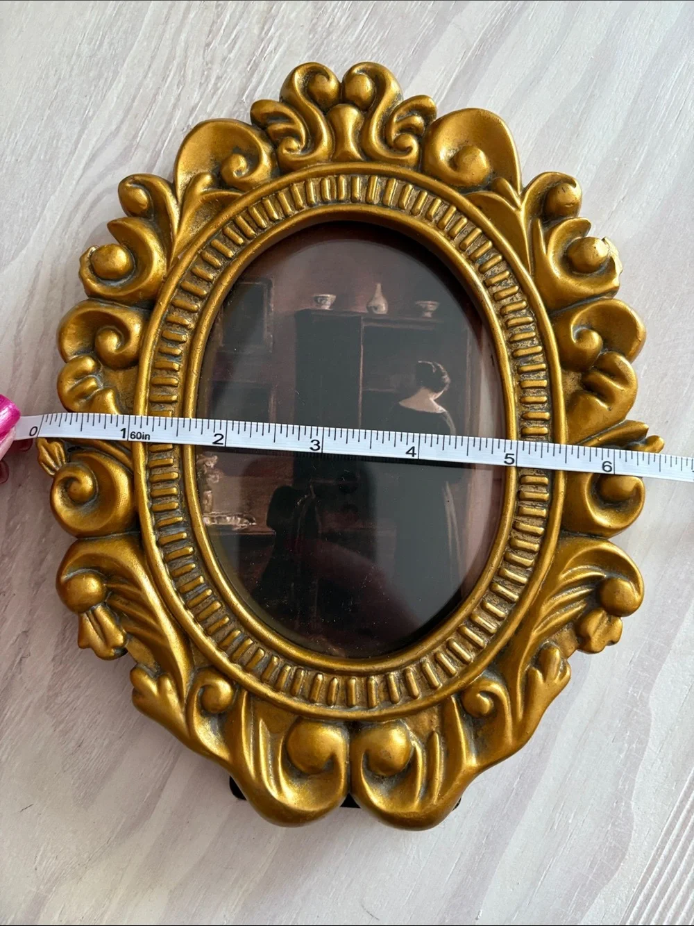 VTG Gold Ornate Oval Resin Picture Frame